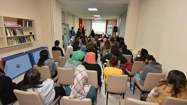 Konya'da yurtta kalan öğrencilere sıfır atık eğitimi
