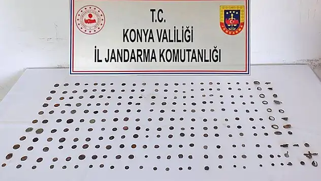 Konya'da yüzlerce tarihi eser ele geçirildi
