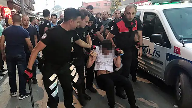 Konya'da zabıta ile seyyar satıcılar arasında bıçaklı kavga: 2 yaralı