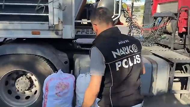 Konya'da zehir tacirlerine geçit yok: Binlerce hap ele geçirildi