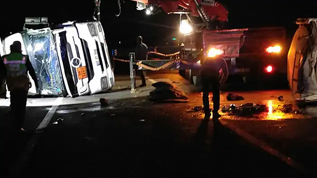 Konya'da zift yüklü tır devrildi: 1 ölü