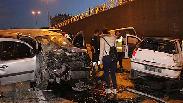 Konya'da zincirleme kaza: 3'ü polis 7 yaralı