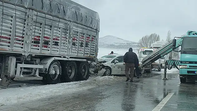 Konya'da zincirleme trafik kazası: 15 yaralı