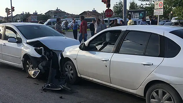 Konya'da zincirleme trafik kazası: 2 yaralı
