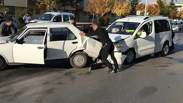 Konya'da zincirleme trafik kazasında 4 kişi yaralandı