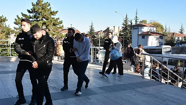 Konya dahil 19 adrese eş zamanlı operasyon düzenledi