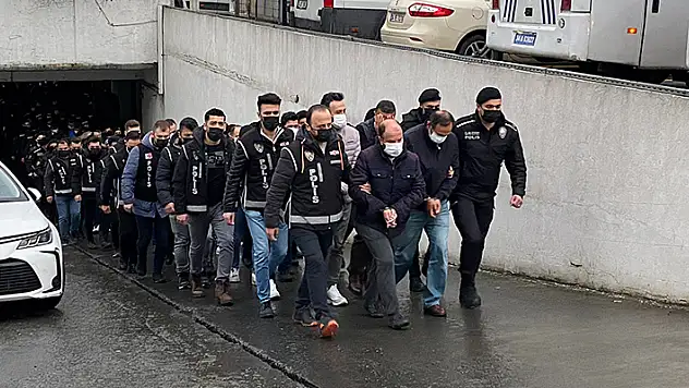 Konya dahil 3 ildeki tapudaki rüşvet operasyonunda gözaltına alınanlar adliyeye sevk edildi

