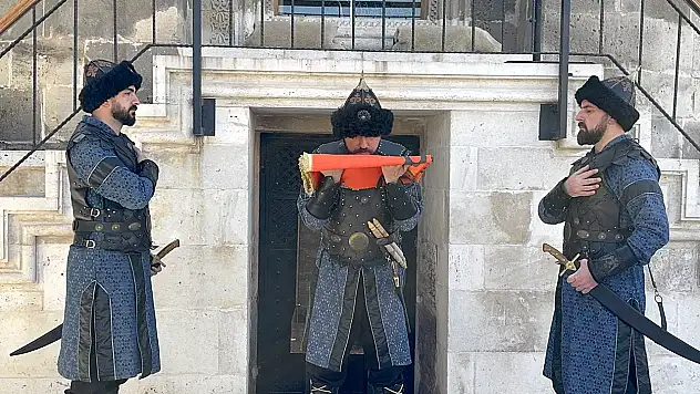 Konya'daki 8 sultan için jandarmadan 'saygı nöbeti'