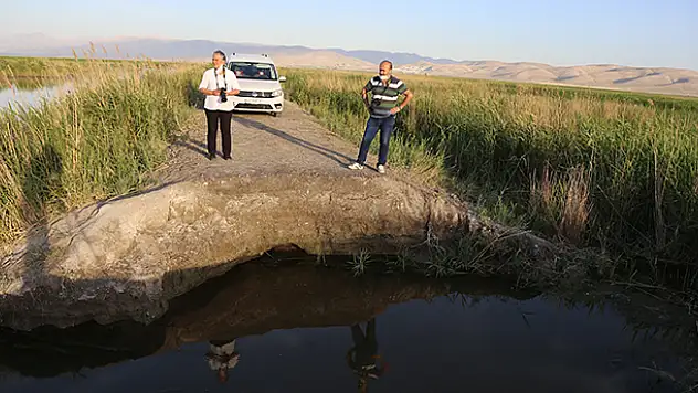 Konya'daki Akgöl Sazlıkları'nda su tutması için yapılan dolgu set tahrip edildi