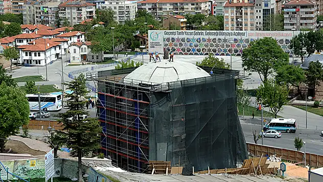 Konya'daki beton şemsiye kaldırılıyor
