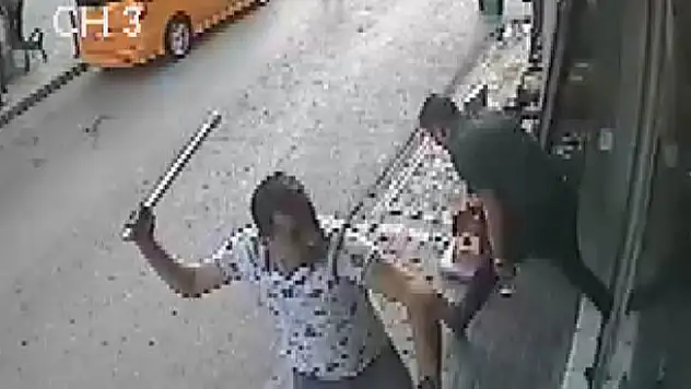 Konya'daki biber gazlı, demirli, sopalı baskın anı kamerada