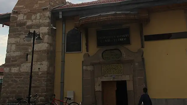 Konya'daki bu camiye kıbleden giriliyor