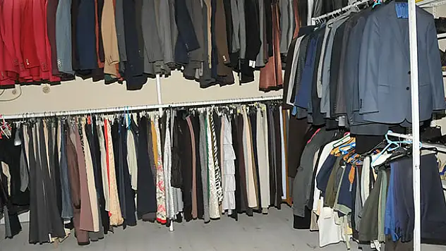 Konya'daki bu mağaza gelenleri ücretsiz giydiriyor