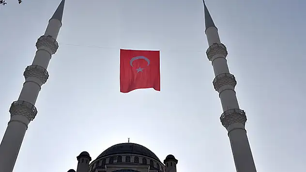 Konya'daki Bütün Camilerde Türk Bayrağı Dalgalanacak