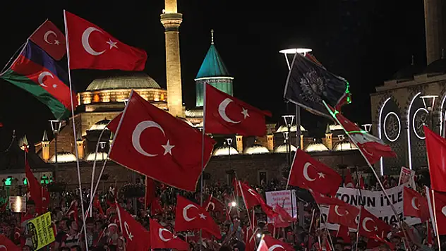 Konya'daki demokrasi nöbeti coşkuyla bitti