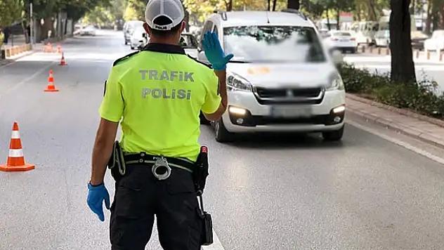 Konya'daki denetimlerde  2 bin 235 sürücüye çeşitli ihlallerden ceza yazıldı