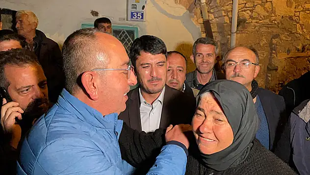 Konya'daki depremde evi hasar gören kadın: Ne halı, ne kilim, hiç bir şeyim kalmamış
