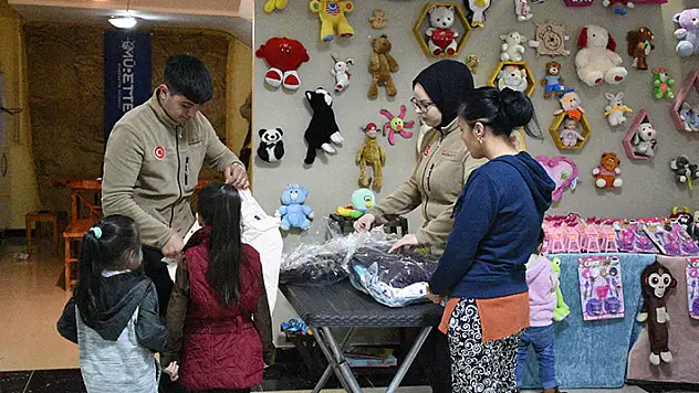 Konya'daki dernek öncülük etti! Çocuklar bayram sevincini 'sevgi paketleri'yle yaşayacak
