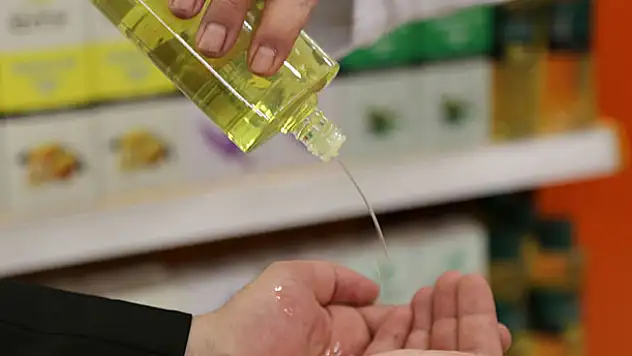 Konya'daki dezenfektan ve kolonya üreticileri, üretimi talebi karşılayacak şekilde artırdı