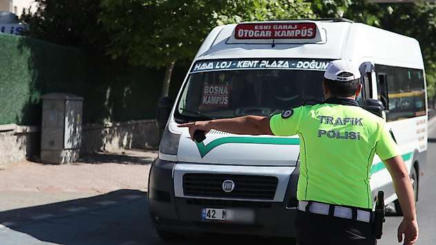 Konya'daki dolmuş şoförlerine şok denetim! Polis, müşteri kılığına girip ihlalleri tek tek tespit etti