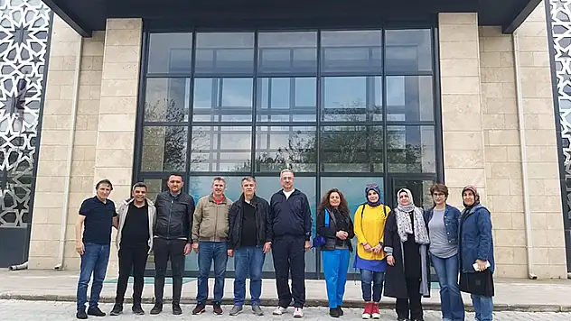 Konya'daki gönüllü öğretmenlerden depremzede öğrencilere destek
