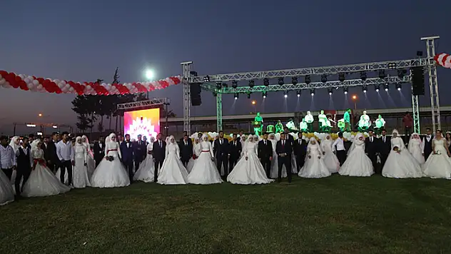 Konya'daki hayırseverler önayak oldu! Hatay'da 100 depremzede çift için toplu nikah töreni yapıldı
