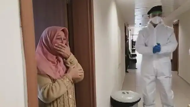 Konya'daki karantina yurdunda sürpriz doğum günü