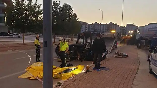 Konya'daki kazada hayatını kaybeden 3 gencin cenazesi ailelerine teslim edildi
