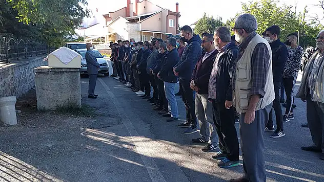 Konya'daki kazada ölen genç kız son yolculuğuna uğurlandı