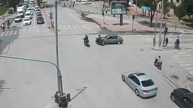 Konya'daki kazalar şehir polis kameralarında! Kırmızı ışık...