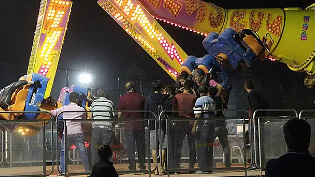 Konya'daki lunaparkta eğlence aracında mahsur kaldılar