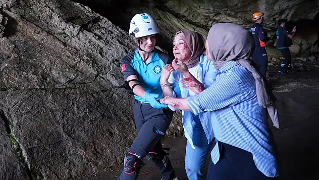 Konya'daki mağarada filmleri aratmayan tatbikat