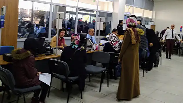 Konya'daki nufus dairelerindeki yoğunluk eksik personelden kaynaklanıyor