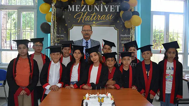 Konya'daki okul 99. mezunlarını verdi