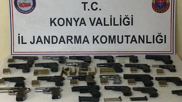Konya'daki operasyonda 24 ruhsatsız tabanca ele geçirildi, 2 şüpheli gözaltına alındı