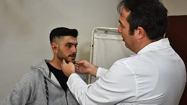 Konya'daki operasyonda göğüs kafesinden alınan kıkırdakla kulak kepçesi yapıldı