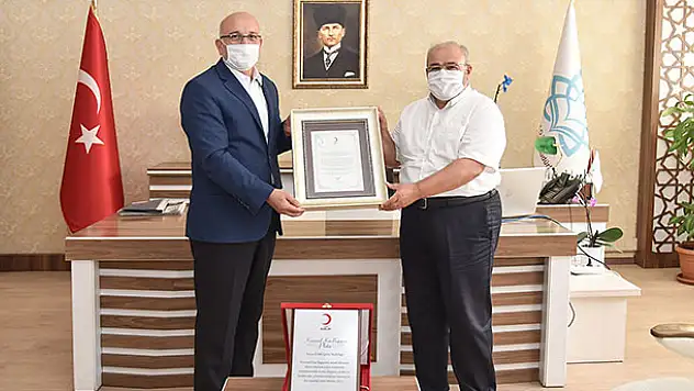 Konya'daki rekor kan bağışına, Türk Kızılay Genel Merkezinden ödül