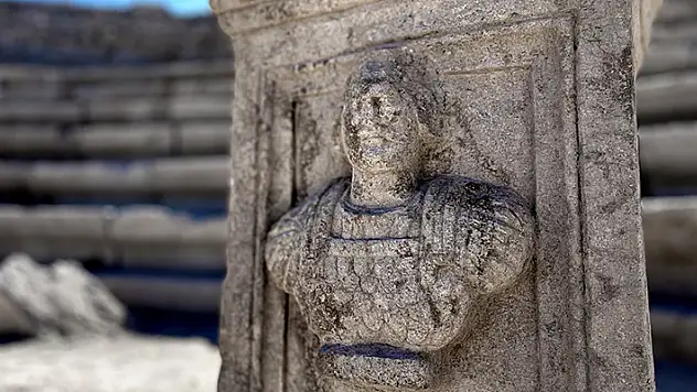 Konya'daki Savatra Antik Kenti'nde bulunan sunak, 1800 yıl öncesinin sosyo-kültürel yapısına ışık tutuyor