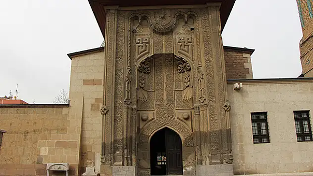 Konya'daki Selçuklu eserlerine 'taş kanseri' tehdidi