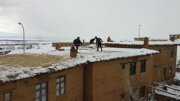 Konya'daki Sonsuz Şükran Köyü kar manzarasıyla ayrı güzelliğe büründü