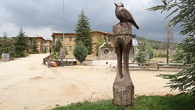 Konya'daki Şükran köyünde kadın heykeltıraşların mesaisi