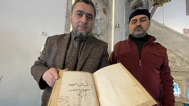 Konya'daki tarihi Sultan Selim Camii'nde 450 yıllık el yazması Kur'an-ı Kerim bulundu