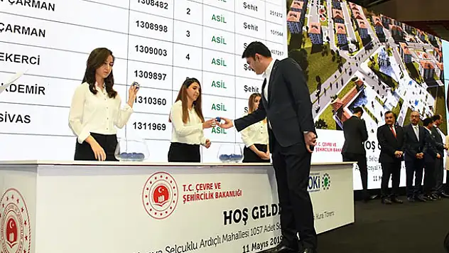 Konya'daki TOKİ konutlarının kuraları çekildi