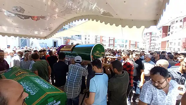 Konya'daki trafik kazasında hayatını kaybeden gençlerden 4'ü toprağa verildi
