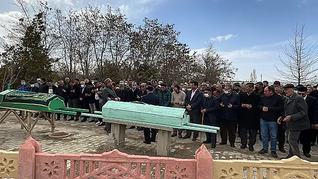 Konya'daki trafik kazasında hayatını kaybeden çiftin cenazesi defnedildi
