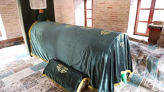 Konya'daki türbesi ziyaretçileri ağırlıyor! Kedi sevgisiyle bilinen 'Pisili Baba' merhametiyle yüzyıllardır dillerde