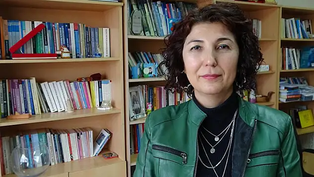 Konya'daki üniversite araştırdı: Evli ve nişanlılar internette daha az vakit geçiriyor
