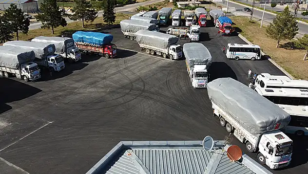 Konya'daki üreticilerden Manavgat'ta yangın sonrası hayvanları için feryat eden çiftçilere saman ve yem desteği
