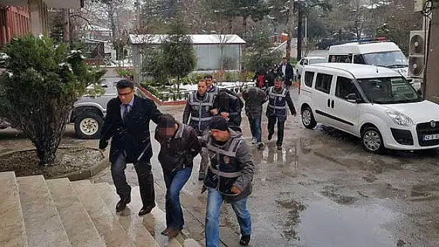 Konya'daki uyuşturucu operasyonunda zanlılar adliyeye sevk edildi