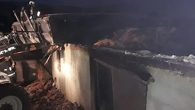 Konya'daki yangında ahırdaki 12 ton saman yandı, bir eşek telef oldu